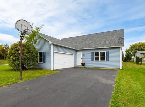 132 Grangerford Hts, West Henrietta, NY 14586