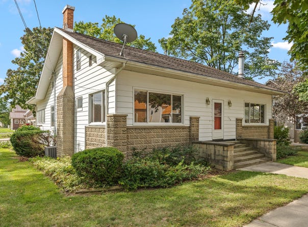 122 E Elm Street, Carson City, MI 48811