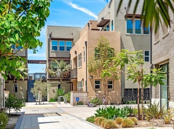 1244 E Thompson Boulevard, Ventura, CA 93001