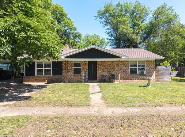 403 E Main ST, Paris, AR 72855