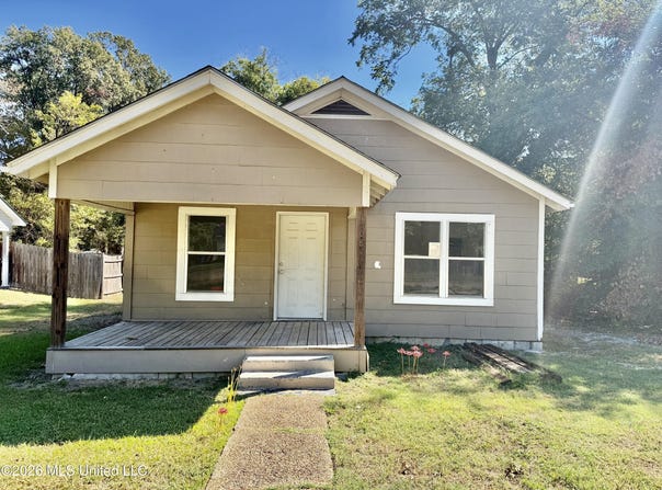 208 N 1st Avenue, Cleveland, MS 38732