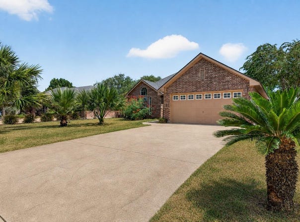 1512 Shadow Walk, Lockhart, TX 78644