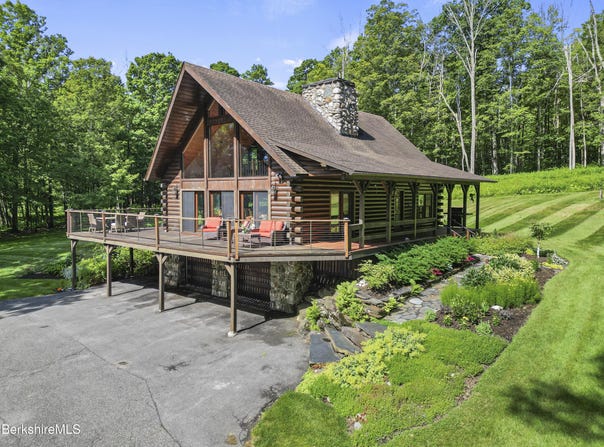 87 Old Orebed Rd, Lanesborough, MA 01237