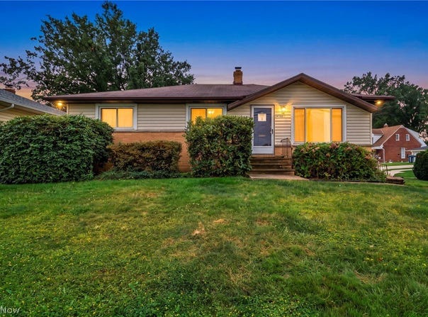 24560 Stephen Avenue, Euclid, OH 44123