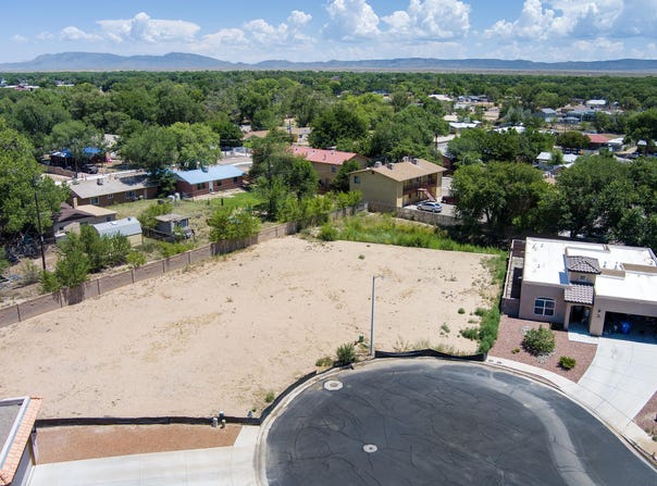 460 S Dennis Court NE, Los Lunas, NM 87031