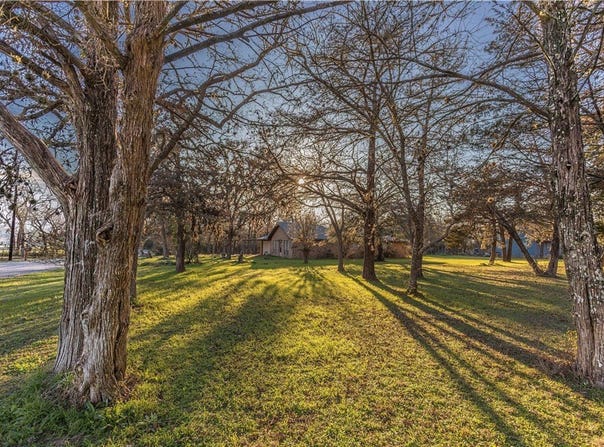 125 Forrest Lane, BRENHAM, TX 77833