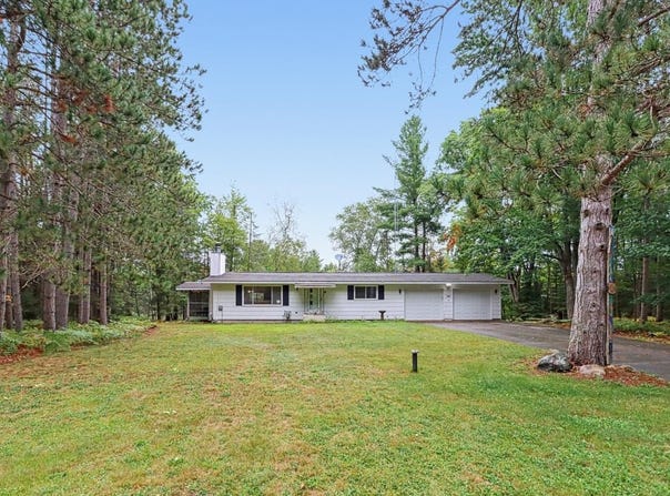 6096 River Road, Eagle River, WI 54521