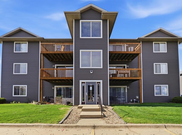 4701 Chadwick Road, Cedar Falls, IA 50613