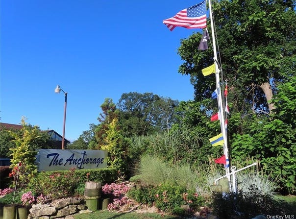 103 Mariners Way, Copiague, NY 11726