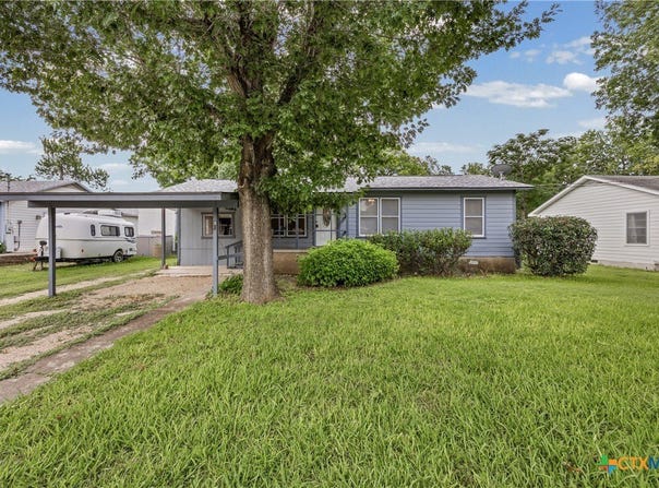 914 Plum Street, Lockhart, TX 78644