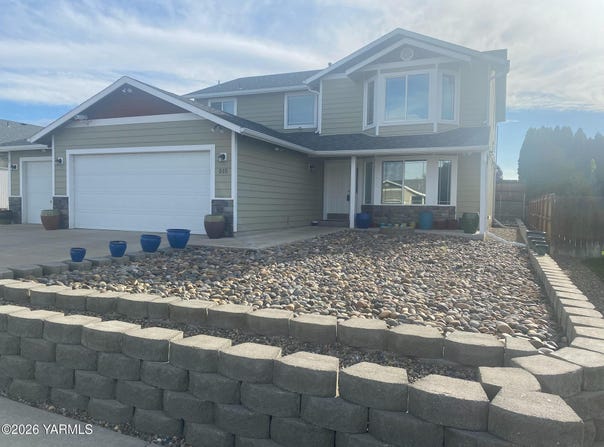 515 Baker St, Moxee, WA 98936