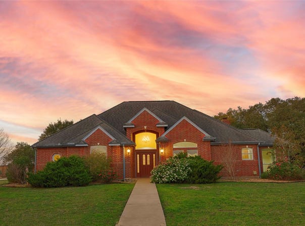 900 Schulze Rd, Schulenburg, TX 78949