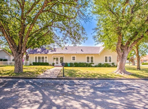 308 5th Street, Ballinger, TX 76821