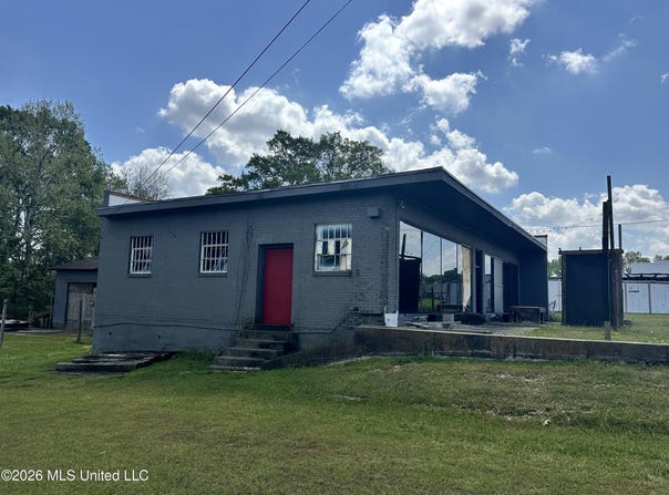 1101 S Broadway Street, McComb, MS 39648