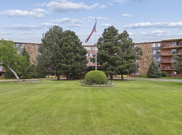 18 E Old Willow Road, Prospect Heights, IL 60070