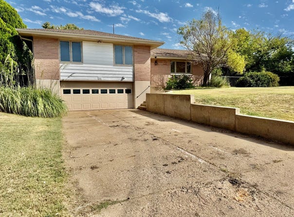 301 10th St, Ellsworth, KS 67439