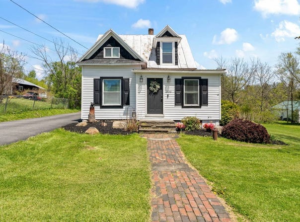 130 Charleston St, Esperance, NY 12066