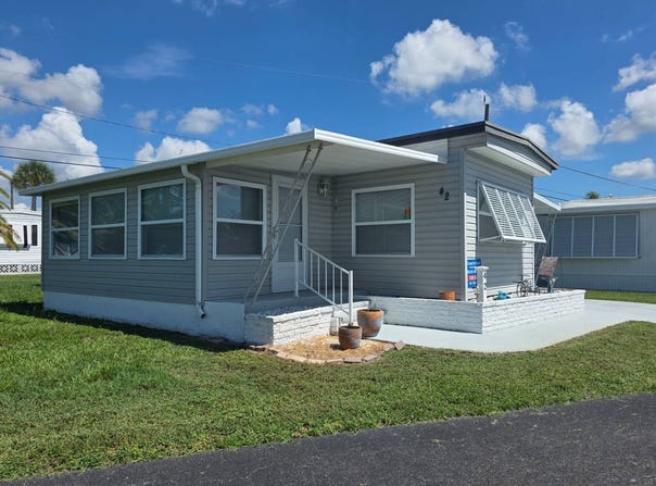 42 Spring Ln, Englewood, FL 34223
