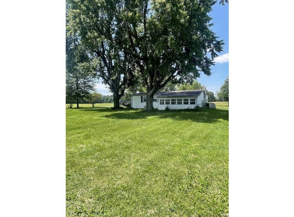 5933 N County Rd 100 E, Shelburn, IN 47879