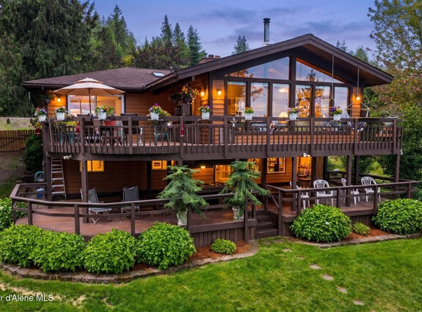 2583 Lakeshore Dr, Sagle, ID 83860