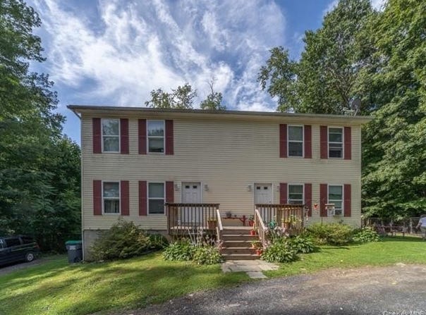 8 Mcdonough Way, Plattekill, NY 12568