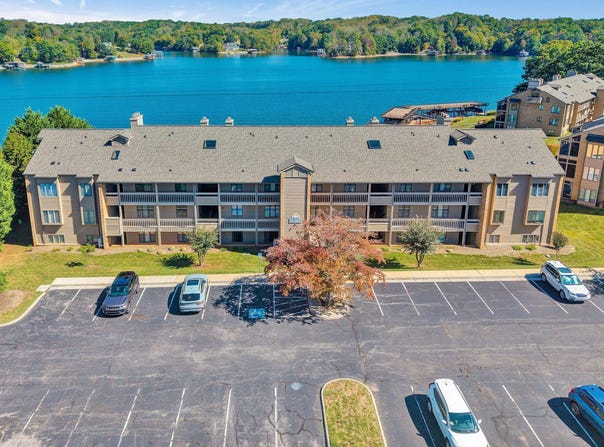 835 Gangplank Rd, Moneta, VA 24121