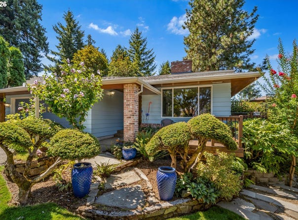 725 NW MAWRCREST Dr, Gresham, OR 97030