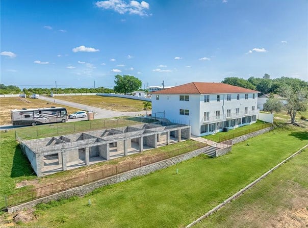 1900 Oasis Boulevard, Sebring, FL 33870