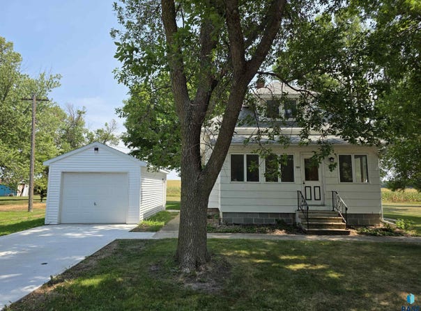 104 Bertha Ave S, Ihlen, MN 56164