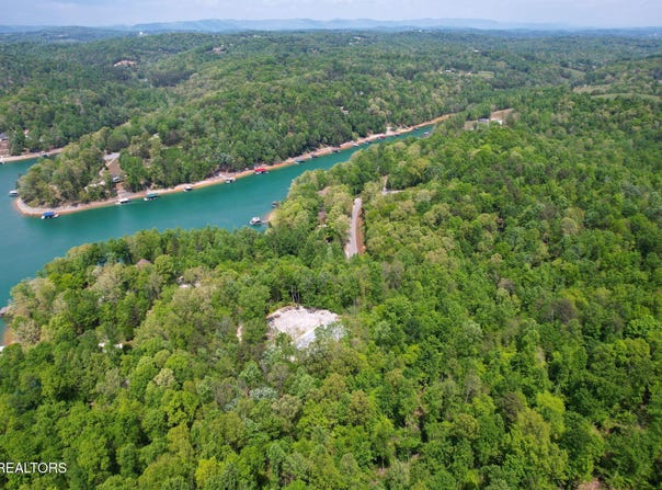 Cove Point Rd, LaFollette, TN 37766