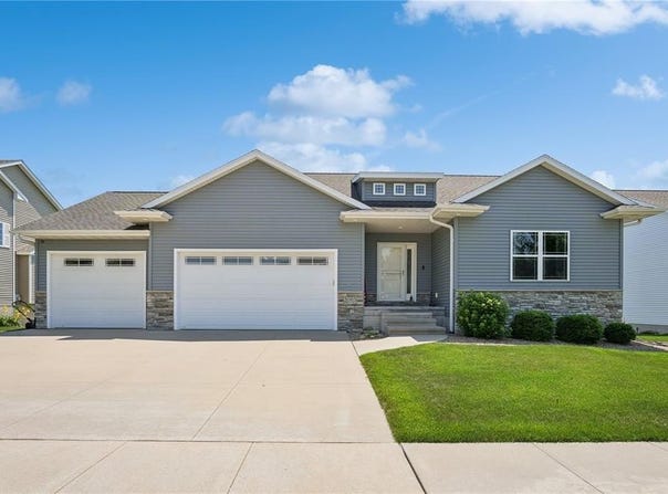 3065 Ridgeview Drive, Ely, IA 52227