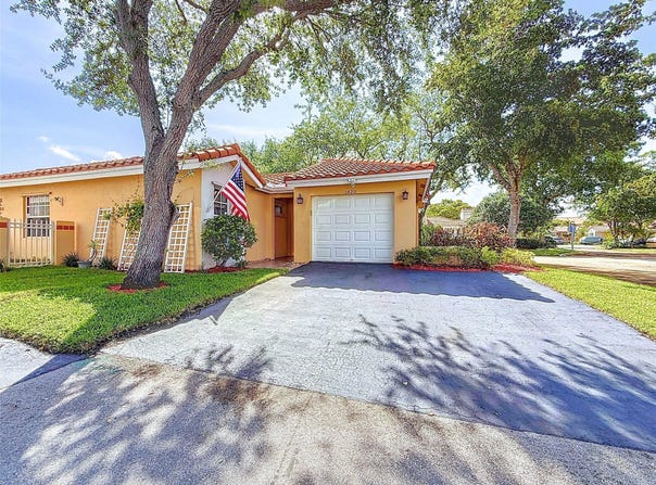 1420 Seagrape Circle, Weston, FL 33326