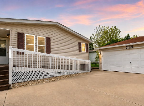 22734 Ravisloe Lane, Frankfort, IL 60423