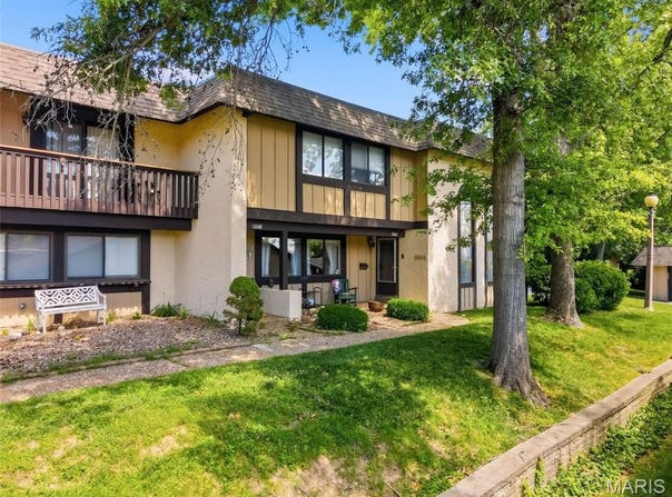 2646 Hampton Road, St Charles, MO 63303
