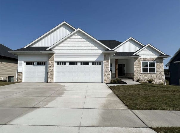 20 S Seven Oaks Rd, NorthLiberty, IA 52317