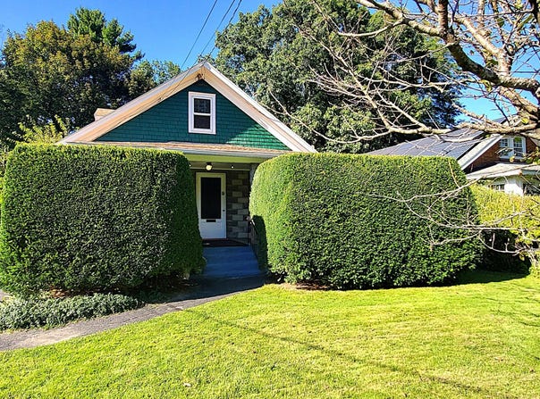 9 Middlesex Road, East Greenbush, NY 12061