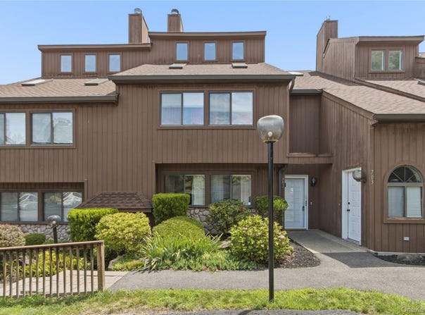 702 Scenic Lane, Poughkeepsie, NY 12603