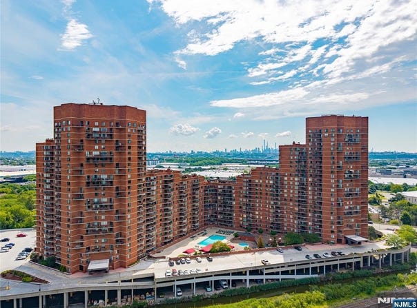 2006 Harmon Cove Tower, Secaucus, NJ 07094
