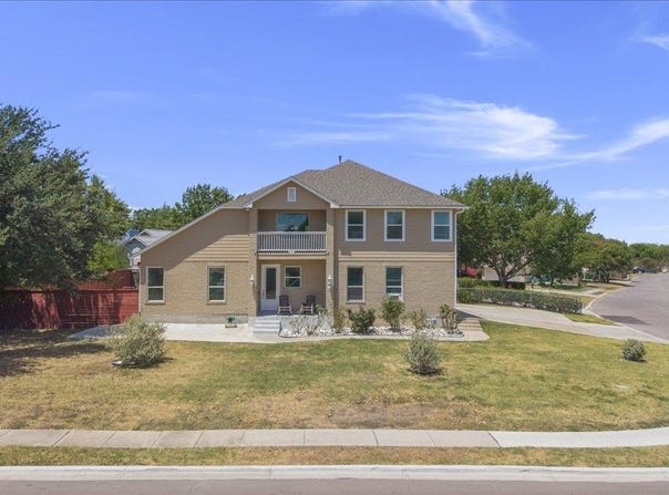 1106 Greenlawn Blvd, Round Rock, TX 78664