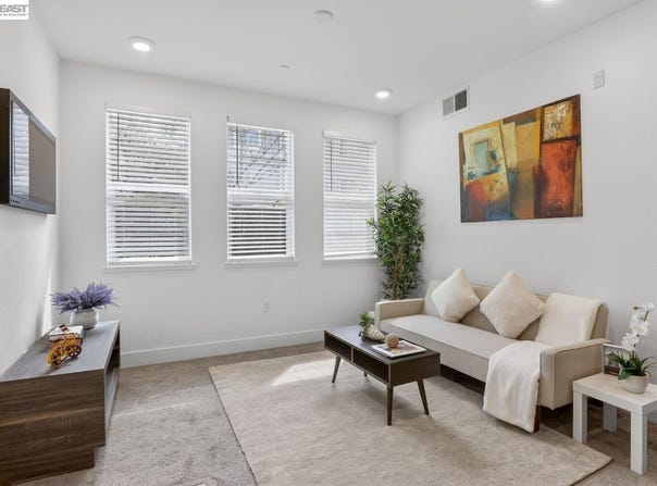 411 Rhythm Ln, Hayward, CA 94544