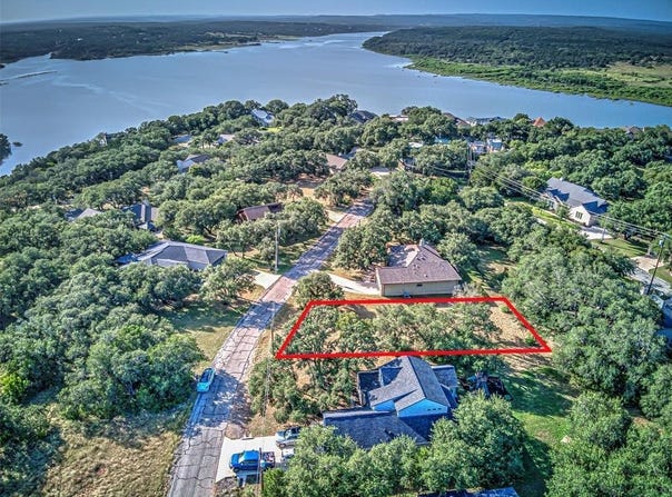 311 Bedford Dr, Spicewood, TX 78669