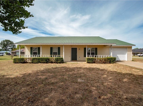 300 Estates Drive, Green Forest, AR 72638