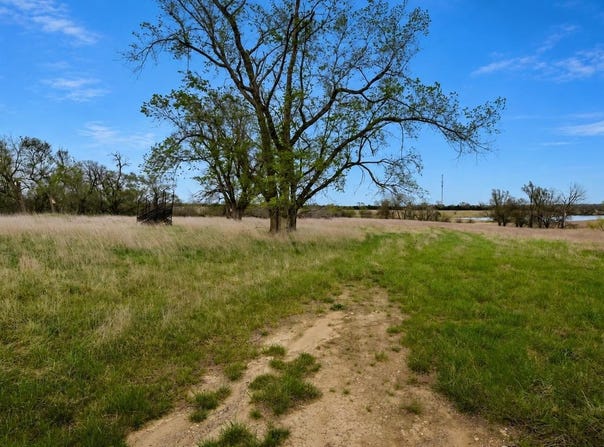P RD, Holton, KS 66436