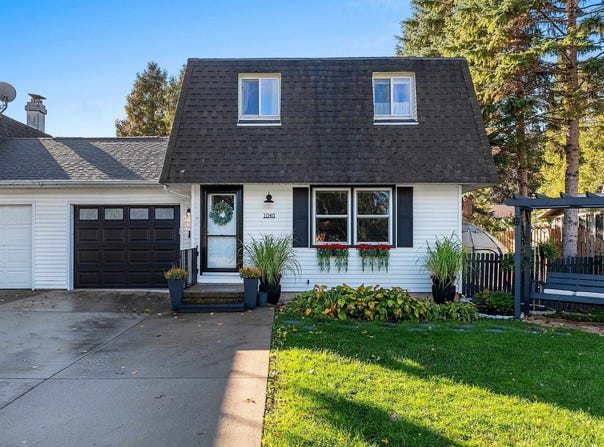 1040 S 7TH Street, DE PERE, WI 54115-1106