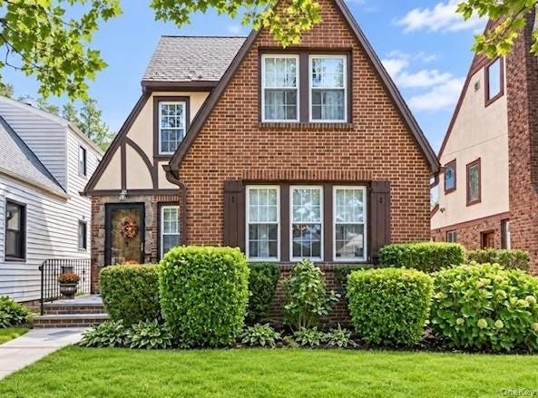 230 Crocus Avenue, Floral Park, NY 11001