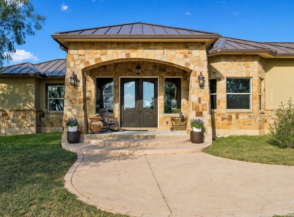 230 Casarez Rd, Pleasanton, TX 78064