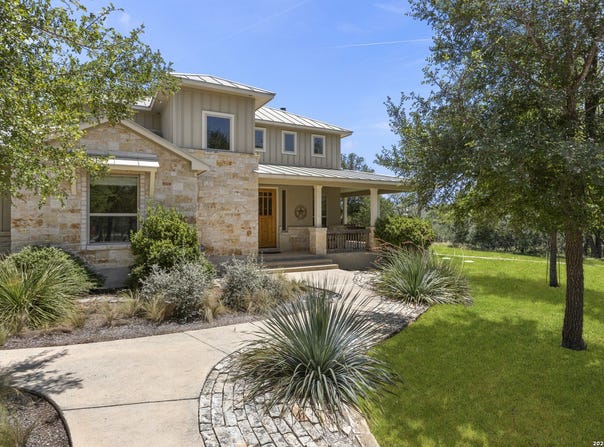 255 DOVE VALLEY DR, Center Point, TX 78010