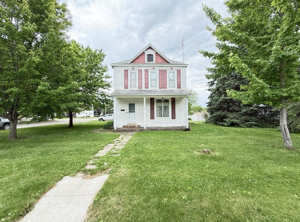 324 E Maple Street, Sacred Heart, MN 56285