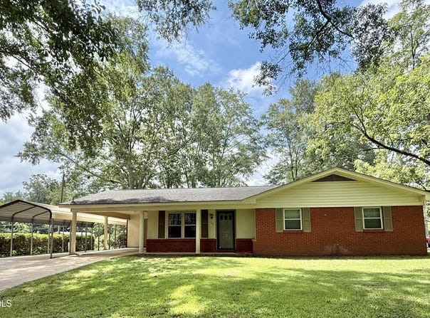 112 Oakmont Drive, Macon, MS 39341