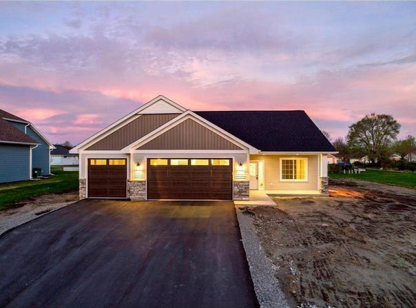 910 St James Circle, Litchfield, MN 55355